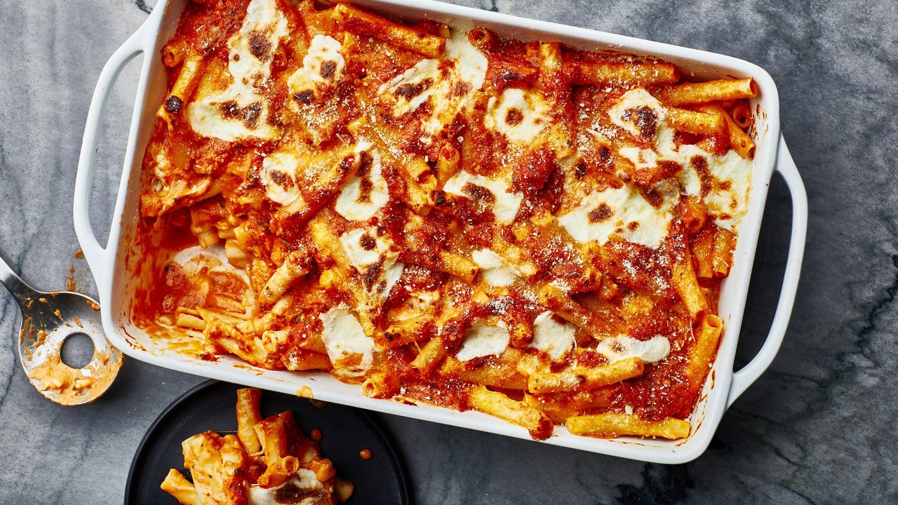 بیکد زیتی (Baked ziti) یا پاستا گوشت