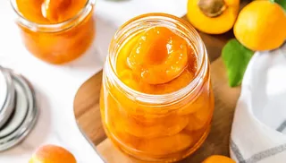 طرز تهیه مربای زردآلو خوشمزه و مجلسی به روش تبریزی با فوت و فن کامل